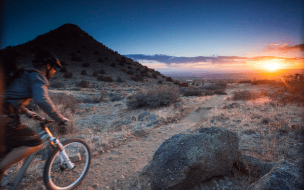Outdoor Tourism Photo Sharing Platform